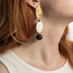 Statement beige/black earring