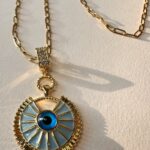 La Mer Eye pendant