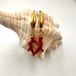 Coral Kiss – Χειροποίητα Σκουλαρίκια με Κόκκινο Κοράλλι Σμάλτο