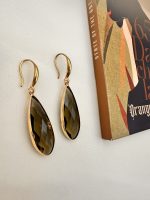 Eleganza Nascosta Simple green olive -Σκουλαρίκι κρύσταλλο λαδί