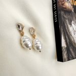 Fancy earrings white-Σκουλαρικια με λευκή πέτρα και στρας