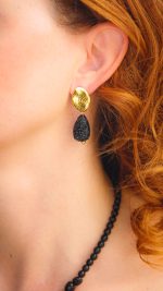 Midnight drops gold base earrings-Σκουλαρίκια σκαλιστά σταγόνα με χρυσή βάση - Image 2