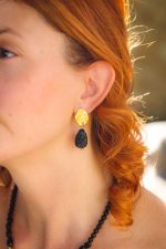 Midnight drops gold base earrings-Σκουλαρίκια σκαλιστά σταγόνα με χρυσή βάση - Image 3