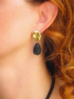 Midnight drops gold base earrings-Σκουλαρίκια σκαλιστά σταγόνα με χρυσή βάση
