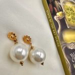 Bold white Pearl earrings -Σκουλαρίκια πέρλα λευκά