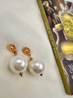 Bold white Pearl earrings -Σκουλαρίκια πέρλα λευκά
