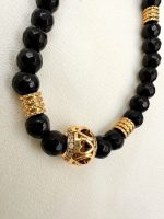 Black Muse agate-Κολιέ με μαύρο αχάτη και χρυσή μπίλια μενταγιόν