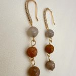 Irida earrings beige -Σκουλαρίκια με αχάτη και ζιρκόν μπεζ χρώμα