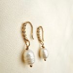 Alma  earrings -Σκουλαρίκια  με  μαργαριτάρι αληθινό γλυκού νερού
