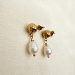 Lisa earrings -Σκουλαρίκια  με  μαργαριτάρι αληθινό γλυκού νερού