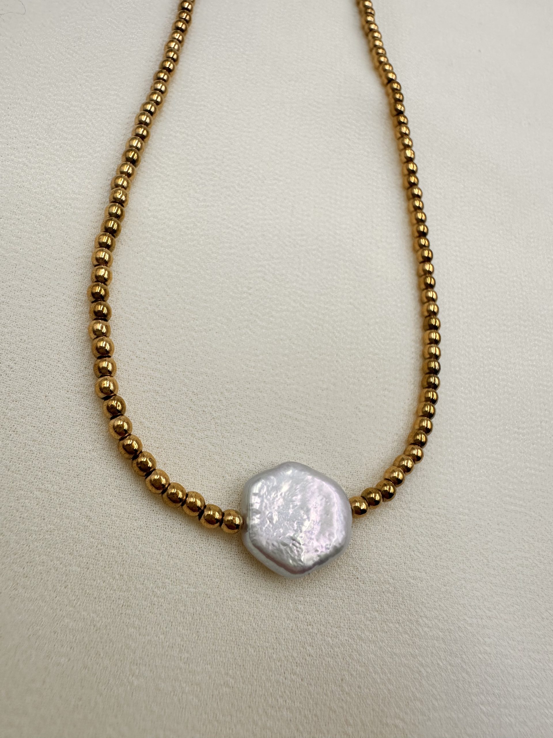 1768579227868170 Petite hematite necklace Nina -Κομψο κολιέ αιματίτη με μαργαριτάρι - Image 1
